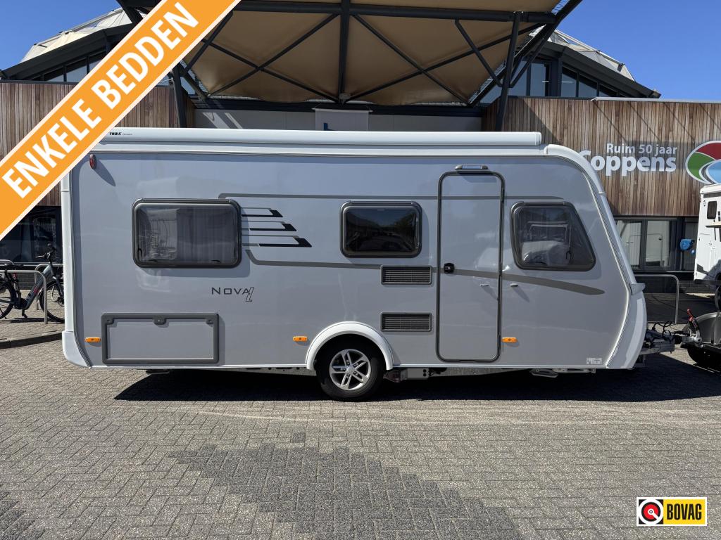 Eriba Nova Light 442 2021 MOVER + LUIFEL!, Caravans en Kamperen, Caravans, tot en met 3, 1000 - 1250 kg, Treinzit, Eriba, 2 aparte bedden