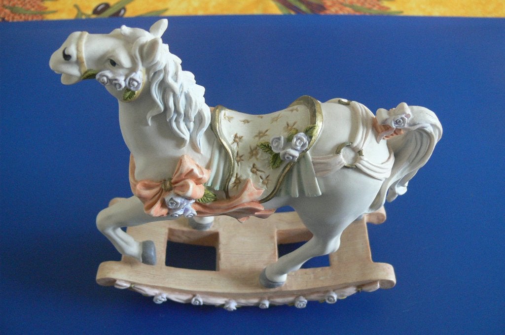 Cheval à bascule déco & vintage en porcelaine anglaise., Antiquités & Art, Enlèvement ou Envoi