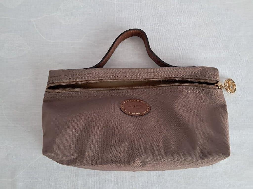 Pochette/trousse de maquillage en toile Longchamp, Bijoux, Sacs & Beauté, Sacs | Sacs Femme, Enlèvement ou Envoi, Utilisé, Beige