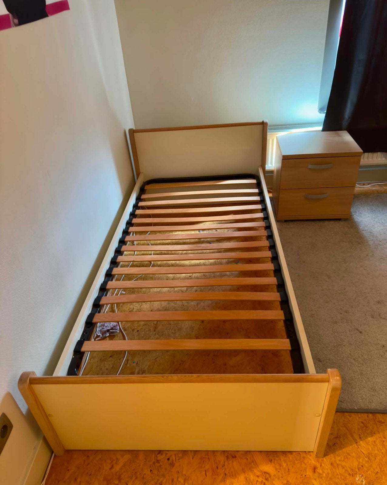 1 persoon goede staat !!!gratis!!! Moet zo snel logelijk weg, Huis en Inrichting, Slaapkamer | Bedden, Ophalen, Zo goed als nieuw