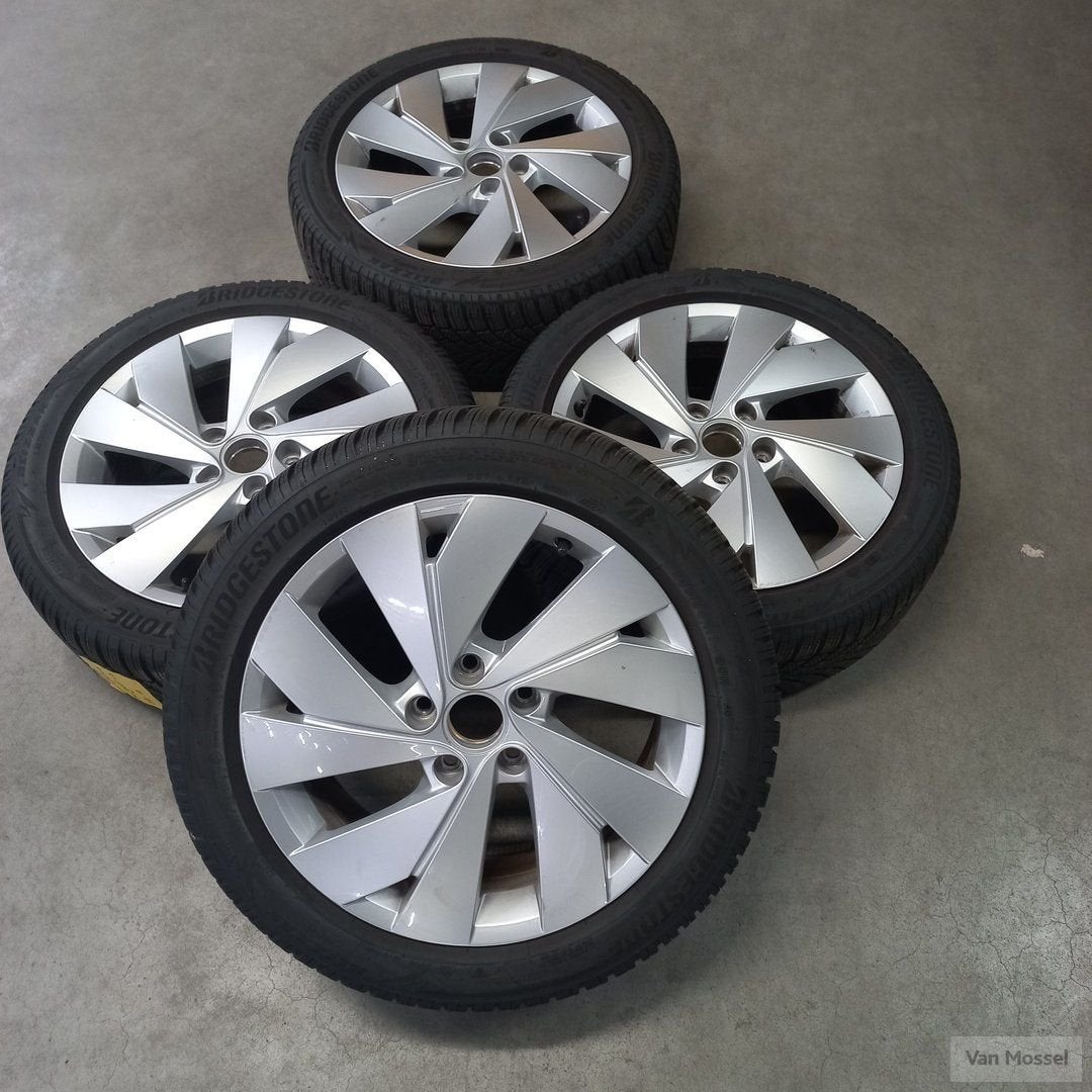 Volkswagen Golf 8 Bridgestone Blizzak LM005 205/50/R17 92V, Autos : Pièces & Accessoires, Pneus et Jantes, Pneus hiver, Véhicule de tourisme