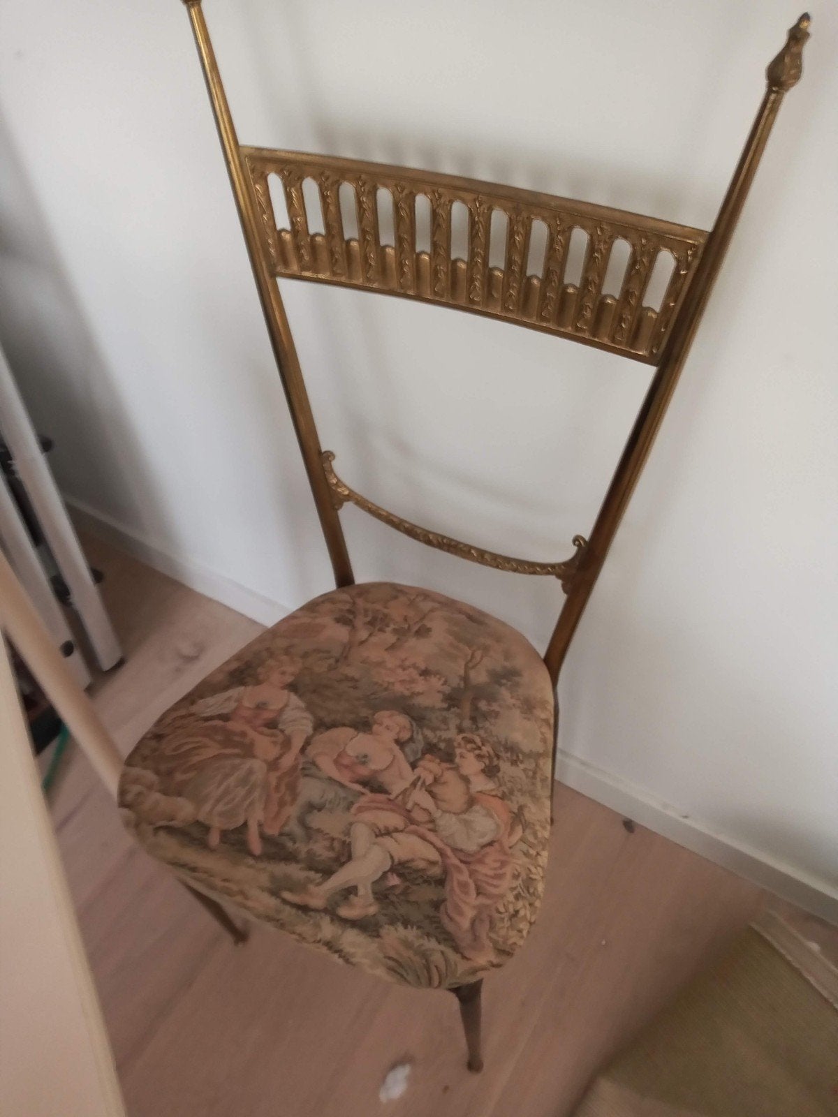 Chaise (Bruxelles), Antiquités & Art, Enlèvement