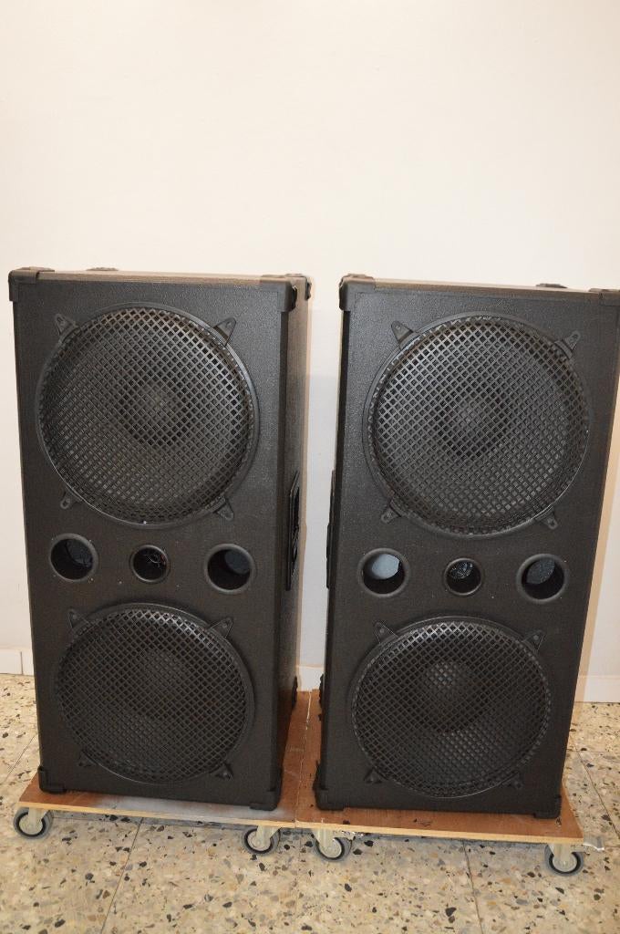 2 BAFFLES DE BASSE DE 600 WATTS (PIÈCE), TV, Hi-fi & Vidéo, Enceintes, Autres marques, Comme neuf, Enlèvement, Autres types