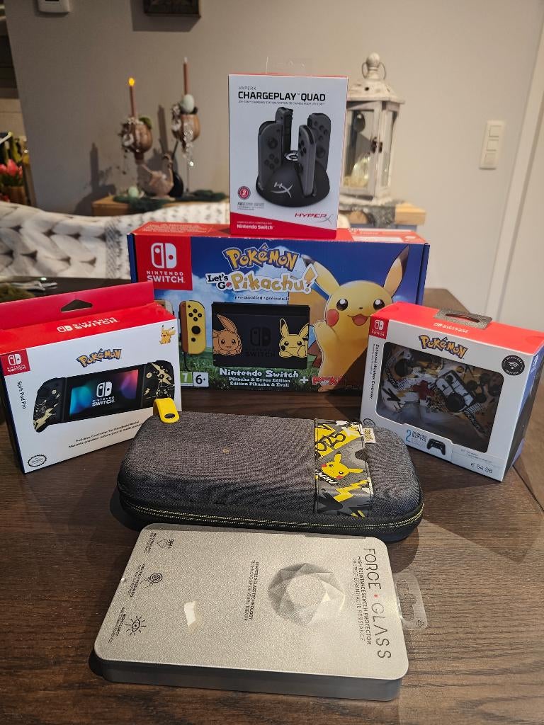 Nintendo Switch Limited Pikachu & Eevee Edition Bundel, Games en Spelcomputers, Ophalen of Verzenden, Zo goed als nieuw
