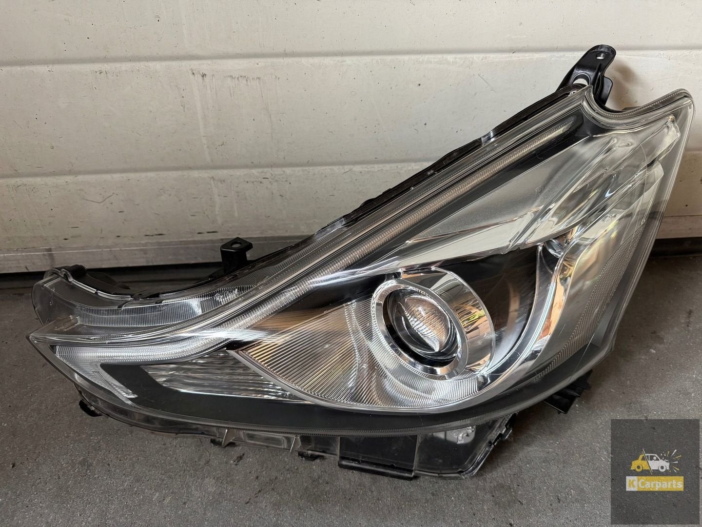 Toyota Prius Plus FULL LED Light Left Lift, Info@toyota.co.jp, Toyota Motor Corporation, Toyota-Cho 1
471-8571  Toyota City, Toyota