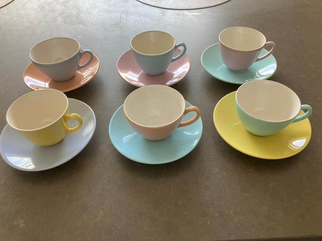Set van 6 gekleurde kopjes, Ophalen