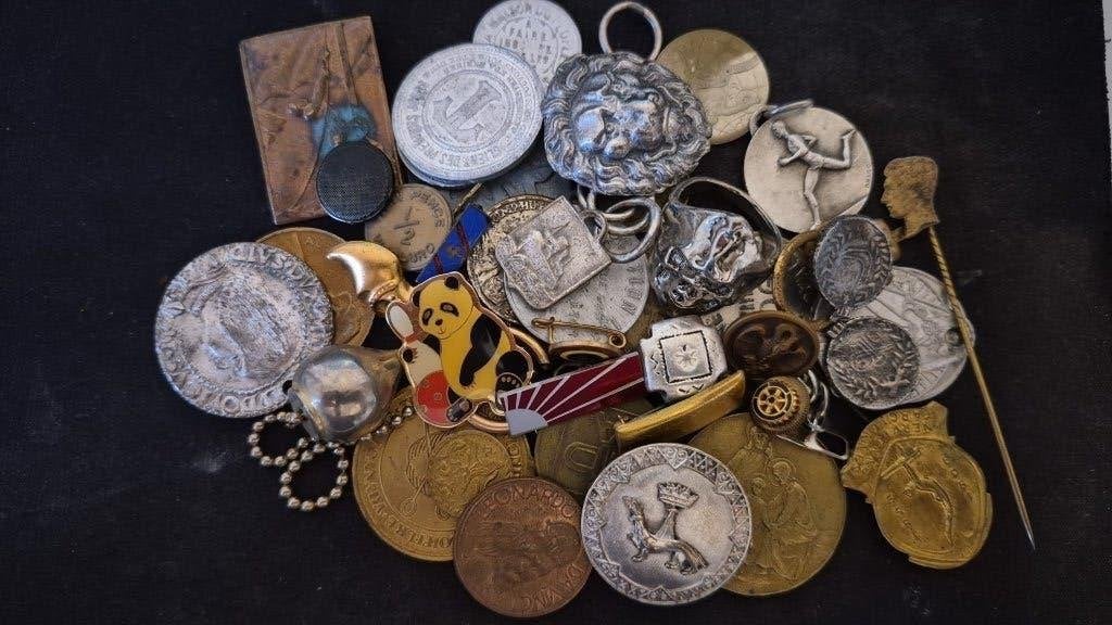 Lot d'insignes, jetons, boutons, médailles, pin's..., Verzamelen, Ophalen