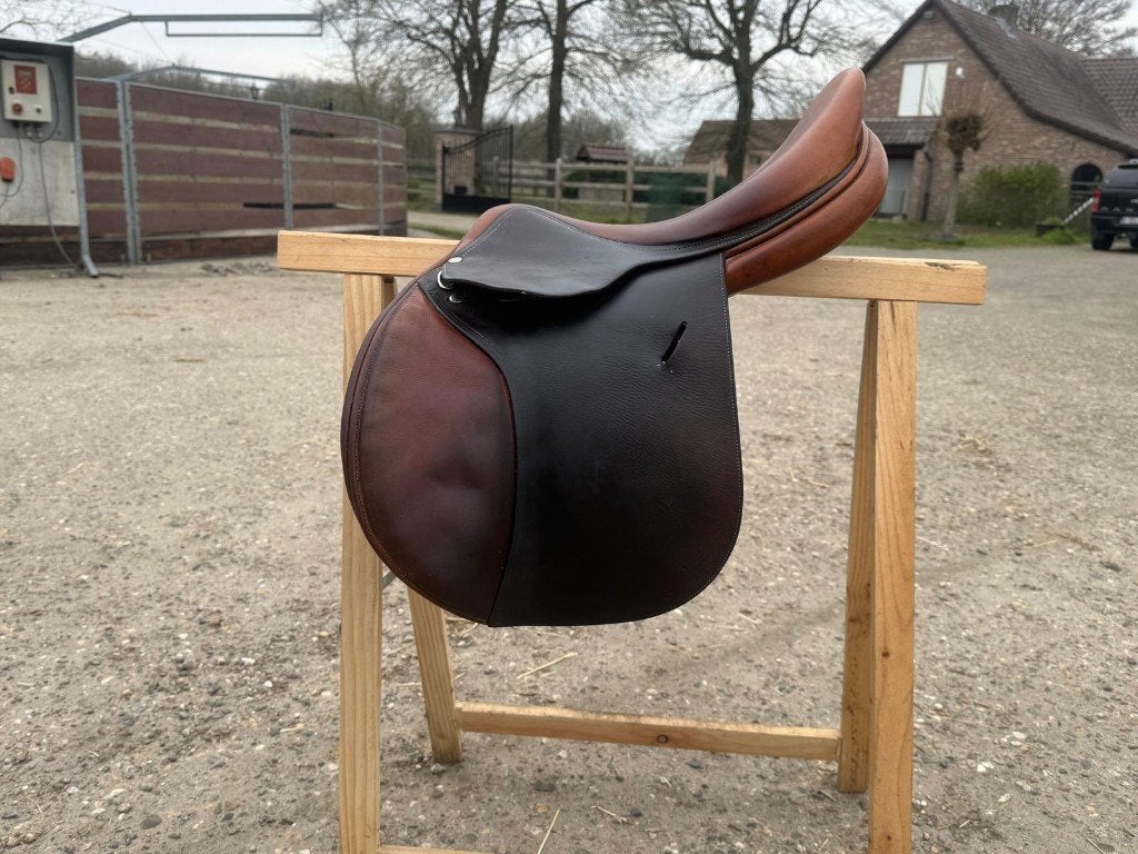 mooie zadel(s) te koop in de ESHA veiling, Dieren en Toebehoren, L (17.5 inch), Gebruikt, Verzenden, Overige merken