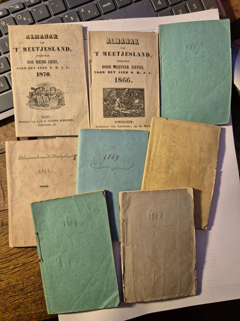 Lot van 8 kleine almanakken boekjes Meetjesland 18.., Verzenden