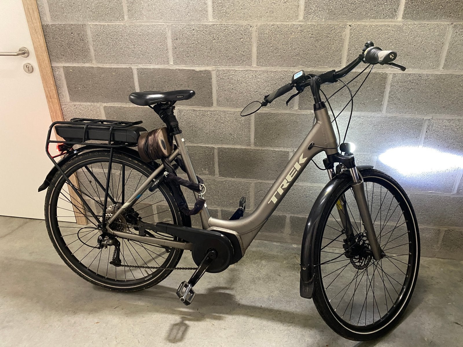 Velo TRECK electrique, Vélos & Vélomoteurs, Vélos électriques, Enlèvement, Comme neuf, 50 km par batterie ou plus, Autres marques