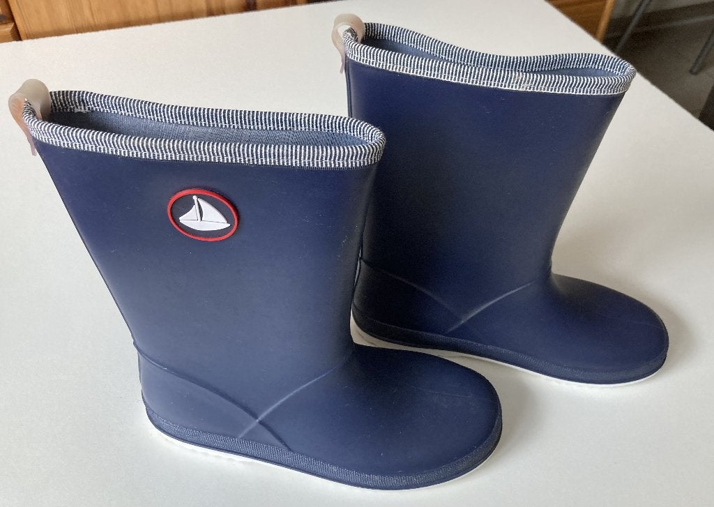 Bottes en caoutchouc bleue (pointure 35) en très bon état, Enfants & Bébés, Comme neuf, Enlèvement, Bottes, Garçon ou Fille