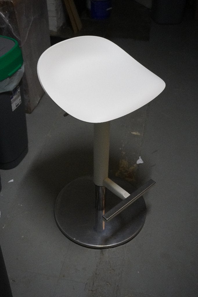 4 white ikea bar stools, Maison & Meubles, 4 tabourets, Comme neuf, Enlèvement, Métal