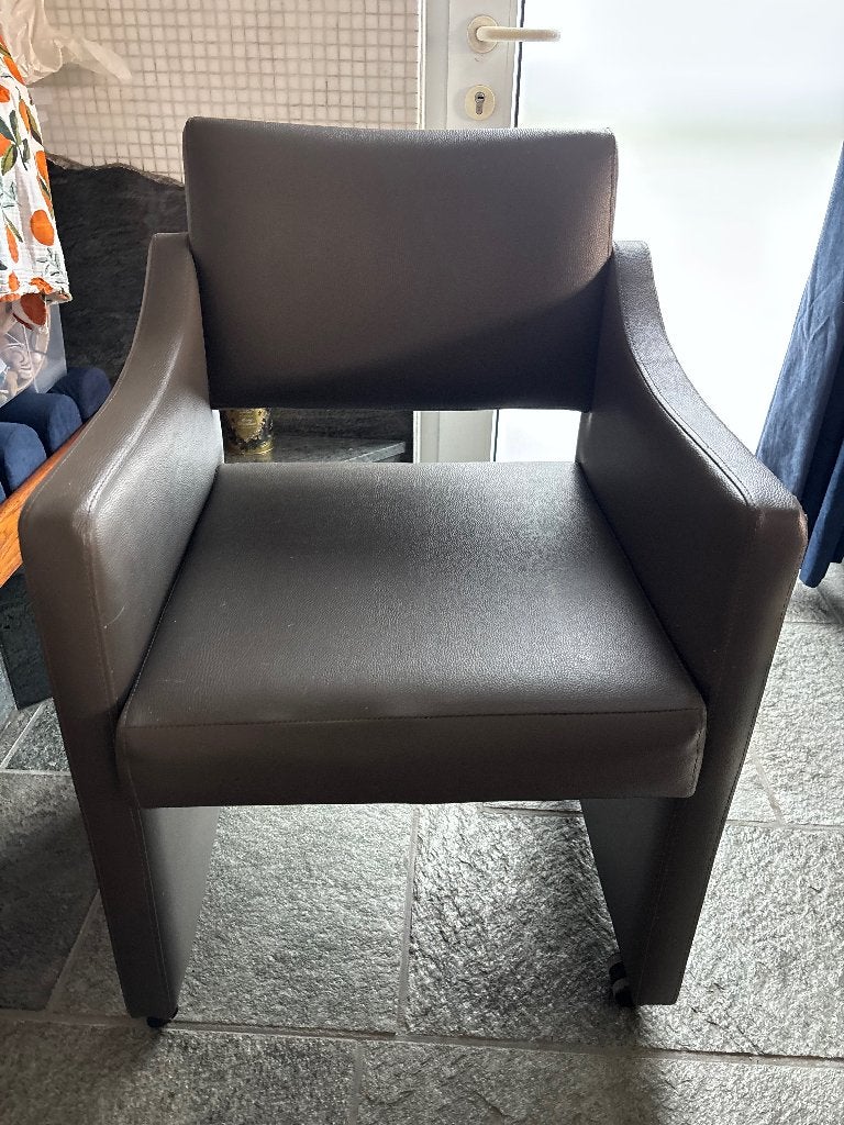4 eetkamerstoelen - wieltjes - lederlook, Huis en Inrichting, Stoelen, Ophalen, Zo goed als nieuw, Kunststof, Vier