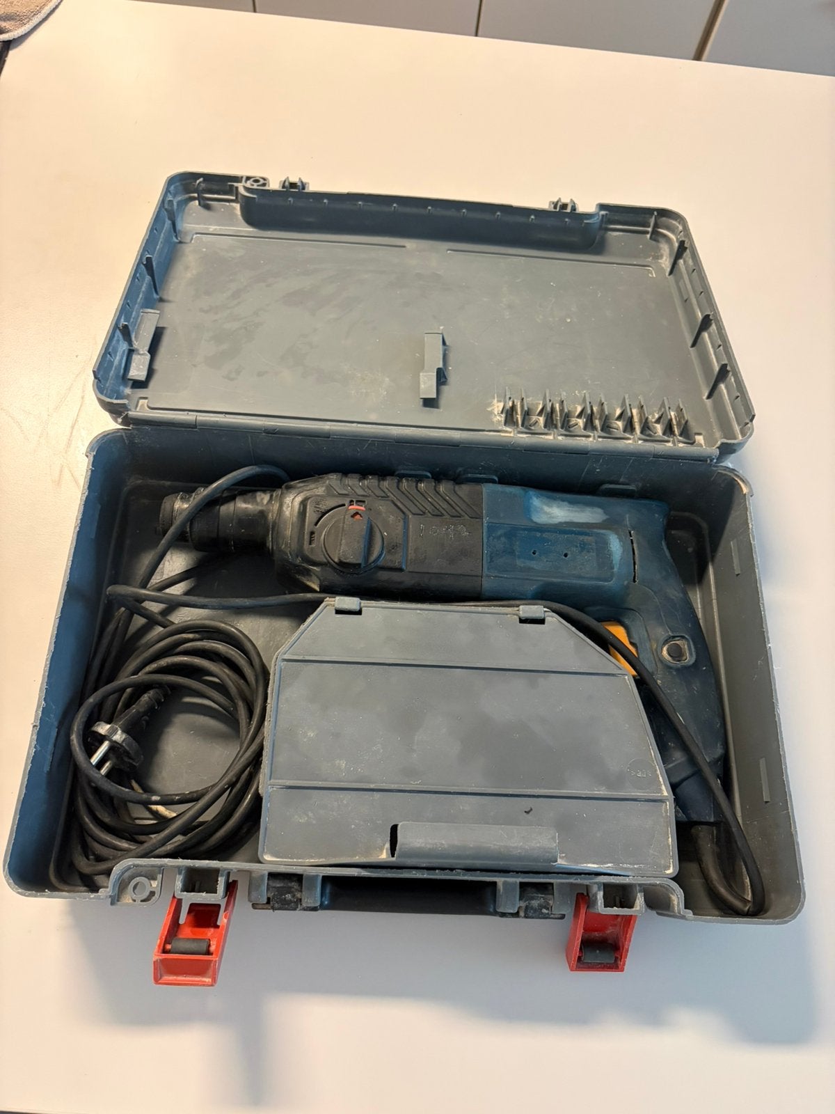 Bosch SDS-plus boorhamer met koffer, Doe-het-zelf en Bouw, Ophalen, Zo goed als nieuw