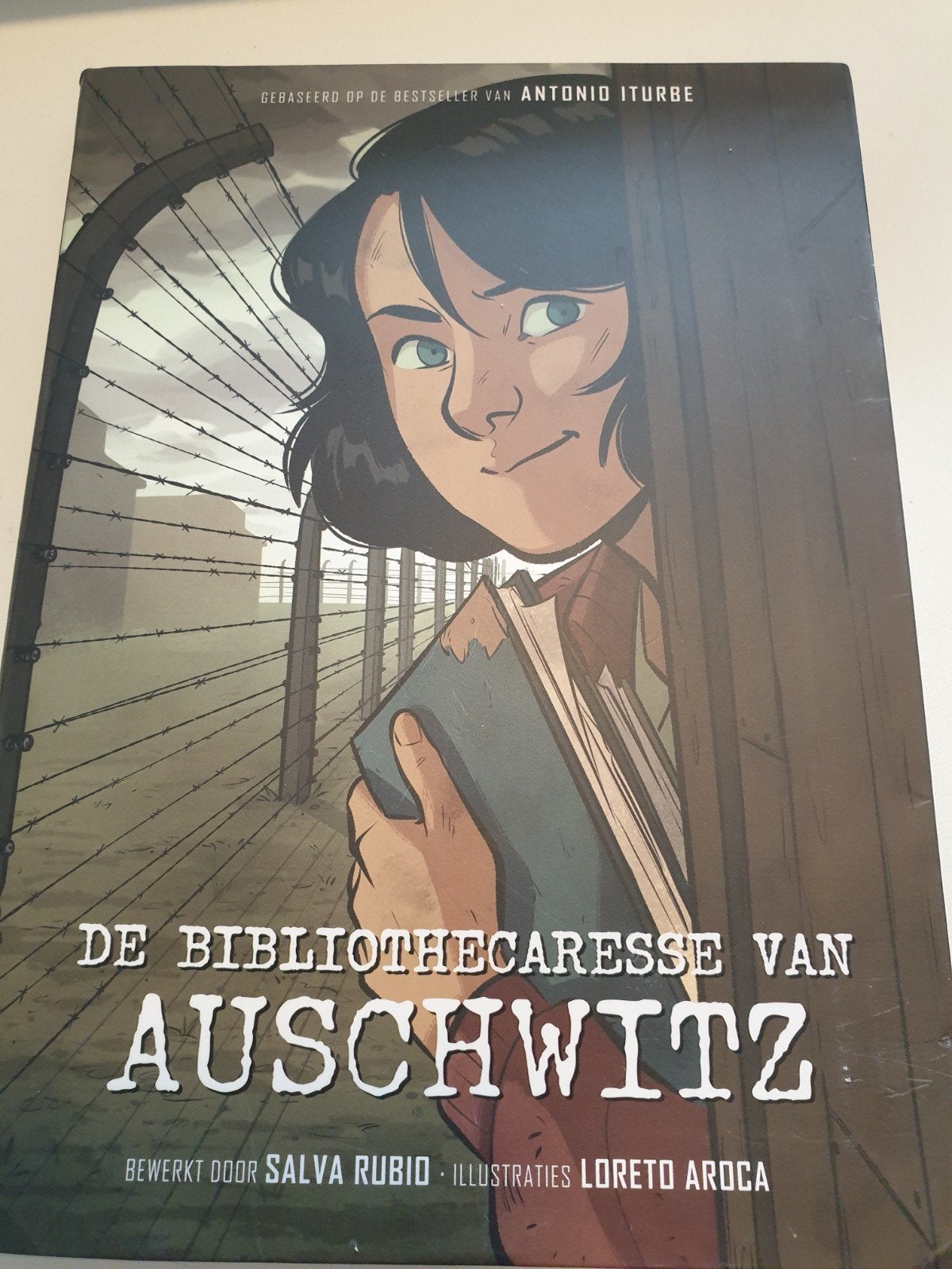 De bibliothecaresse van Auschwitz. Graphic novel stripvorm, Antonio Iturbe; Salva Rubio, Eén stripboek, Ophalen of Verzenden, Zo goed als nieuw