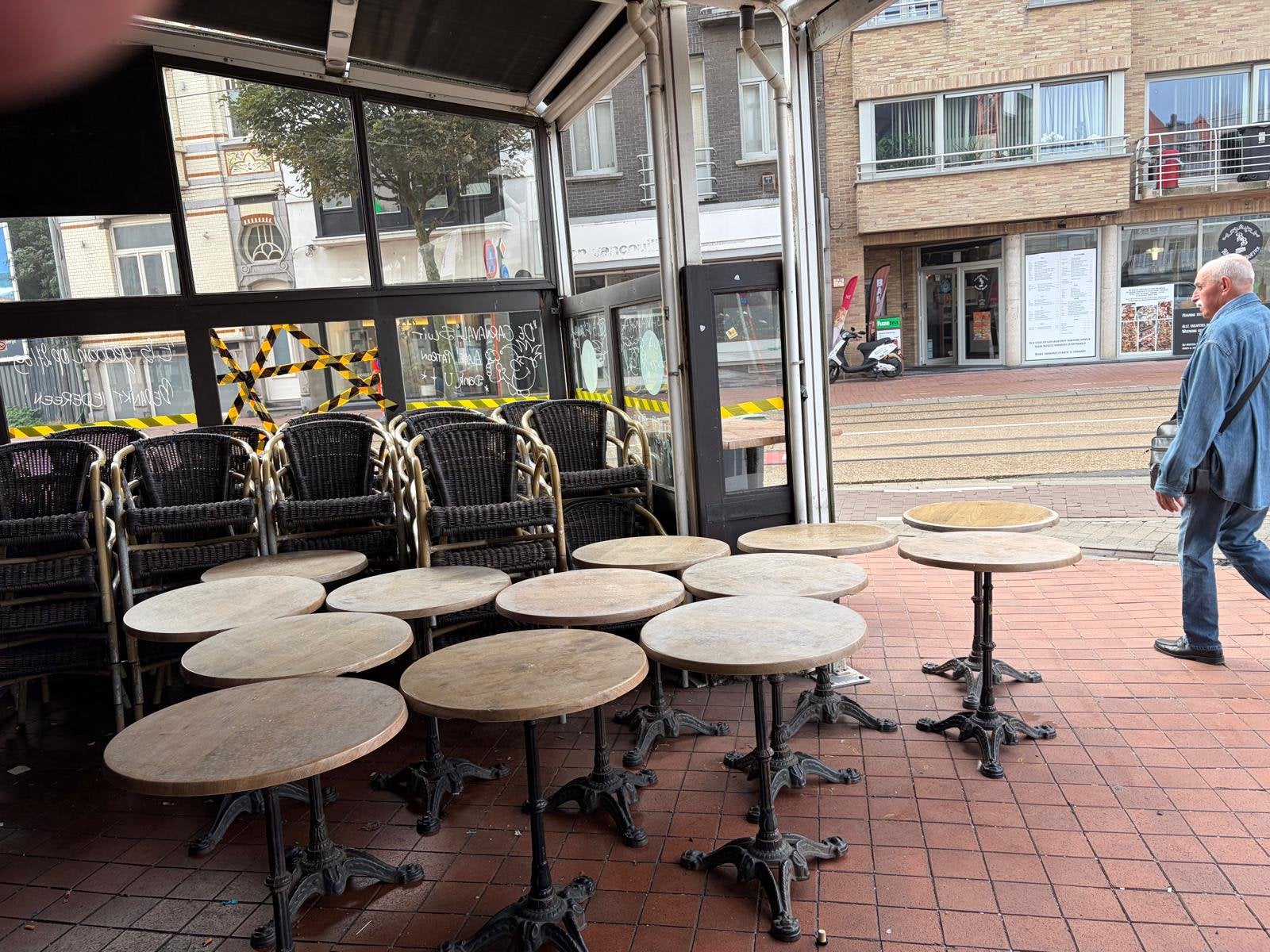 Ronde terras tafels, Ophalen