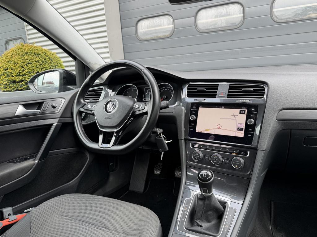 Volkswagen Golf 1.6 TDI Comfortline Business | Navigatie | C, Auto's, Voorwielaandrijving, 4 cilinders, Zwart, Bedrijf