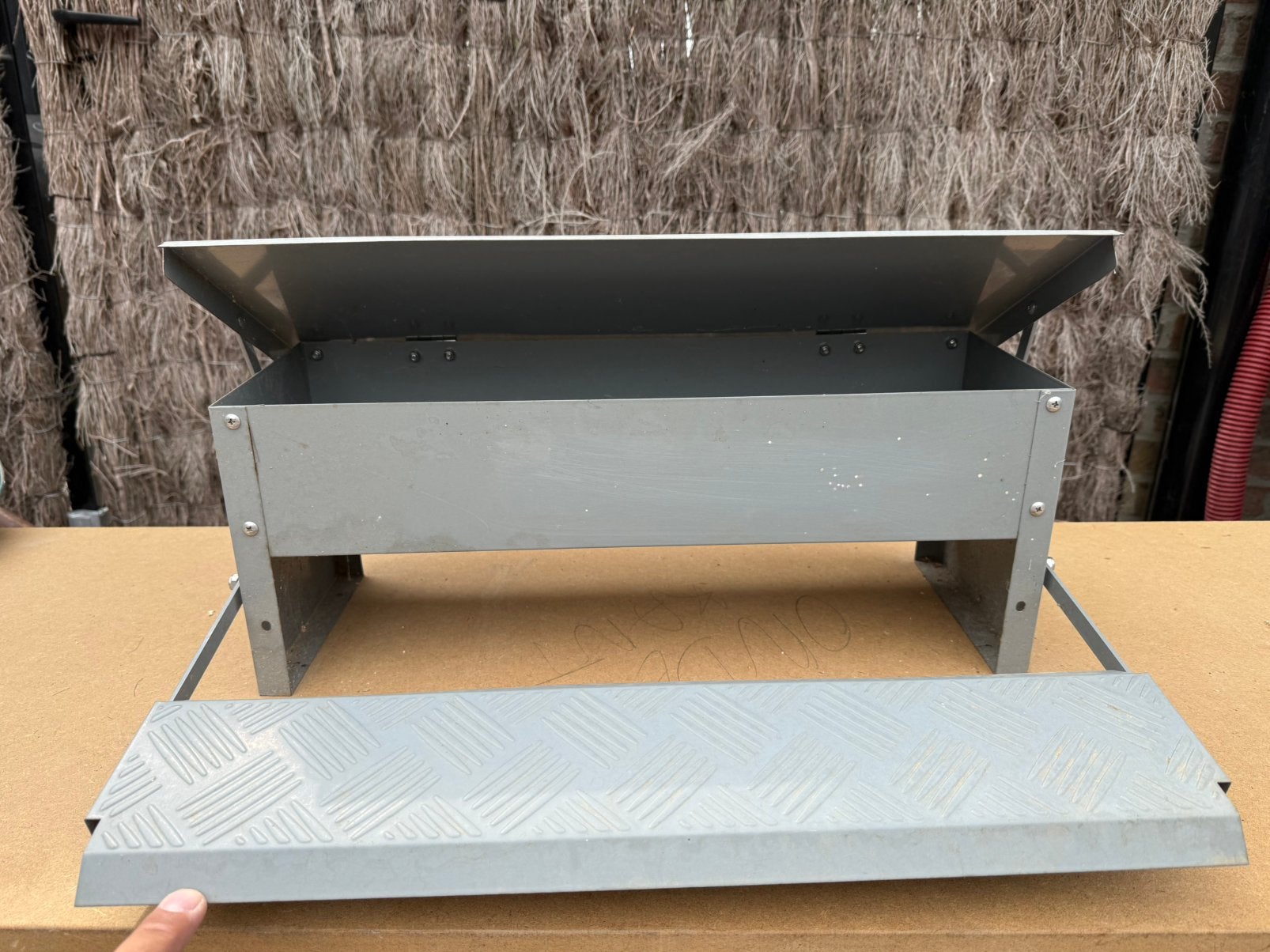 Voederbak voor de kippen met automatische klep, Dieren en Toebehoren, Dierenvoeding, Ophalen, Pluimvee