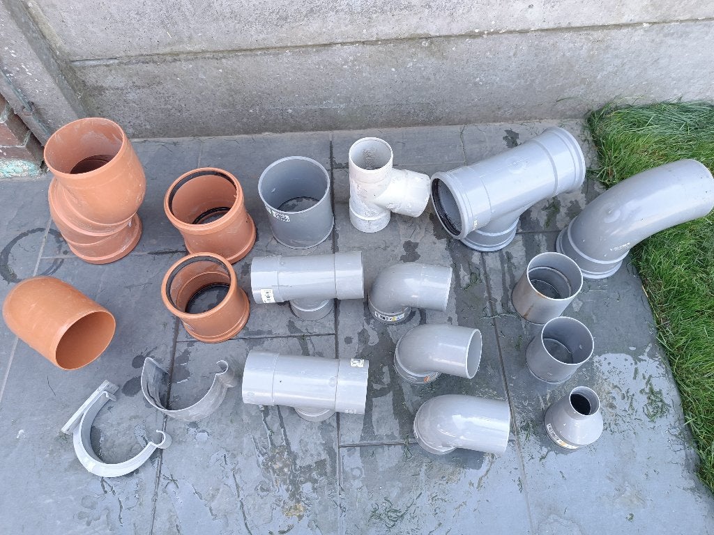 Set PVC-fittingen, Doe-het-zelf en Bouw, Buizen en Afvoer, Ophalen, Bochten, Zo goed als nieuw, Minder dan 2 meter