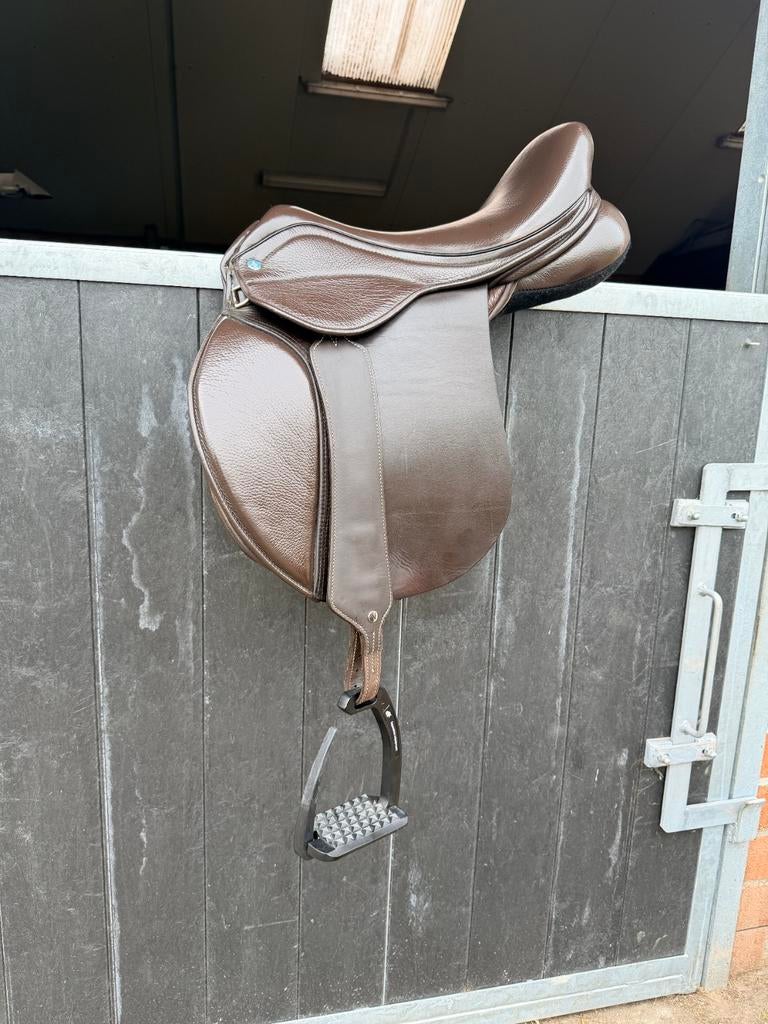 Veelzijdigheidszadel 17,5 inch, Dieren en Toebehoren, Ophalen, Dressuur