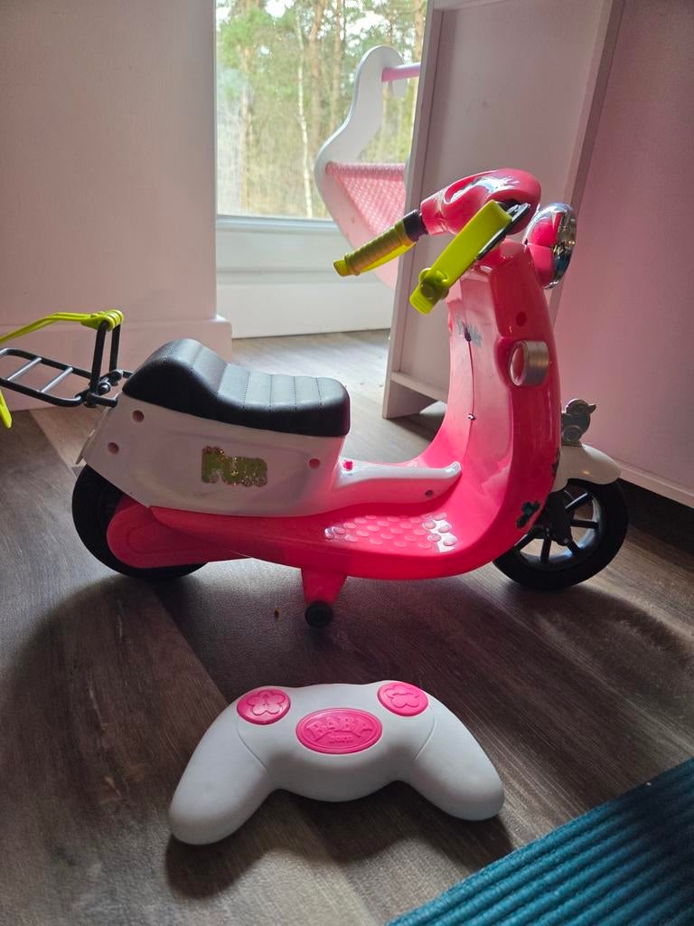 Baby born scooter Rijdt niet meer!, Kinderen en Baby's, Speelgoed | Poppen, Ophalen of Verzenden, Zo goed als nieuw, Babypop