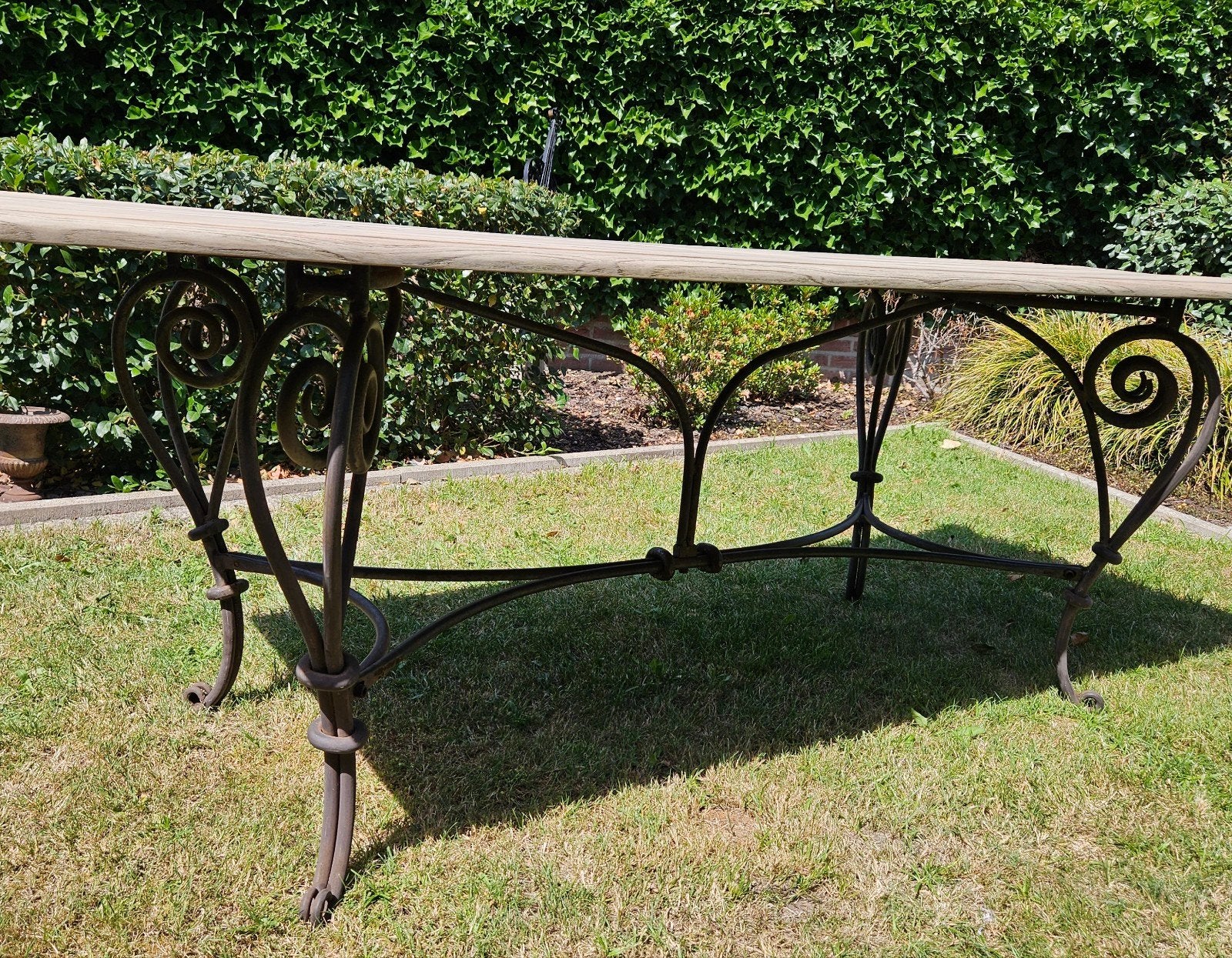 Smeedijzeren tuintafel, Ophalen