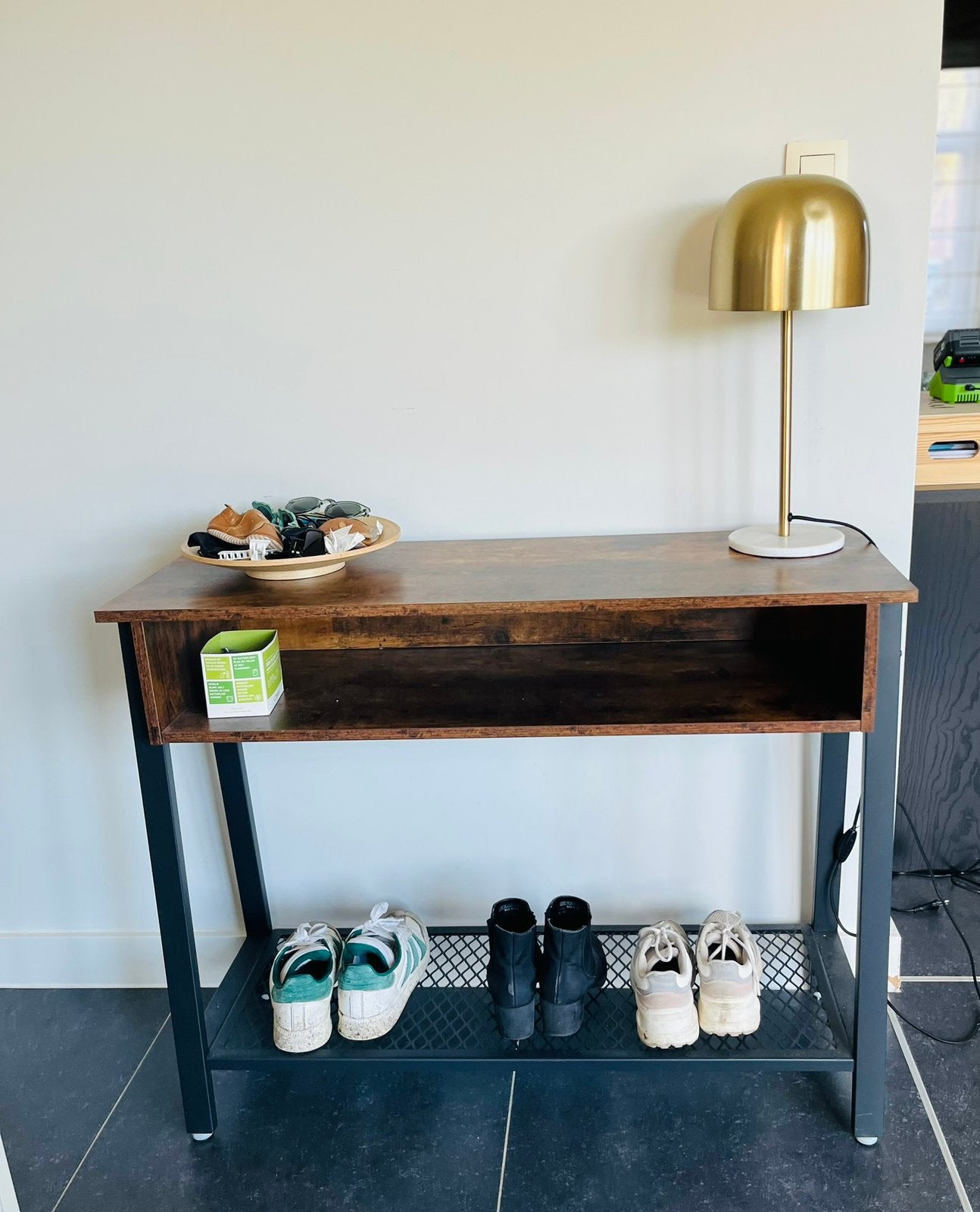 Industriële sidetable / haltafel met schoenenrek, Enlèvement, Comme neuf