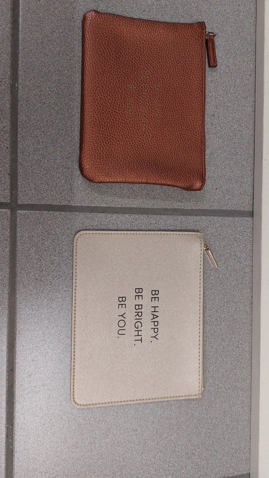 De beaux sacs, jamais utilisés, Bijoux, Sacs & Beauté, Trousses de toilette, Enlèvement