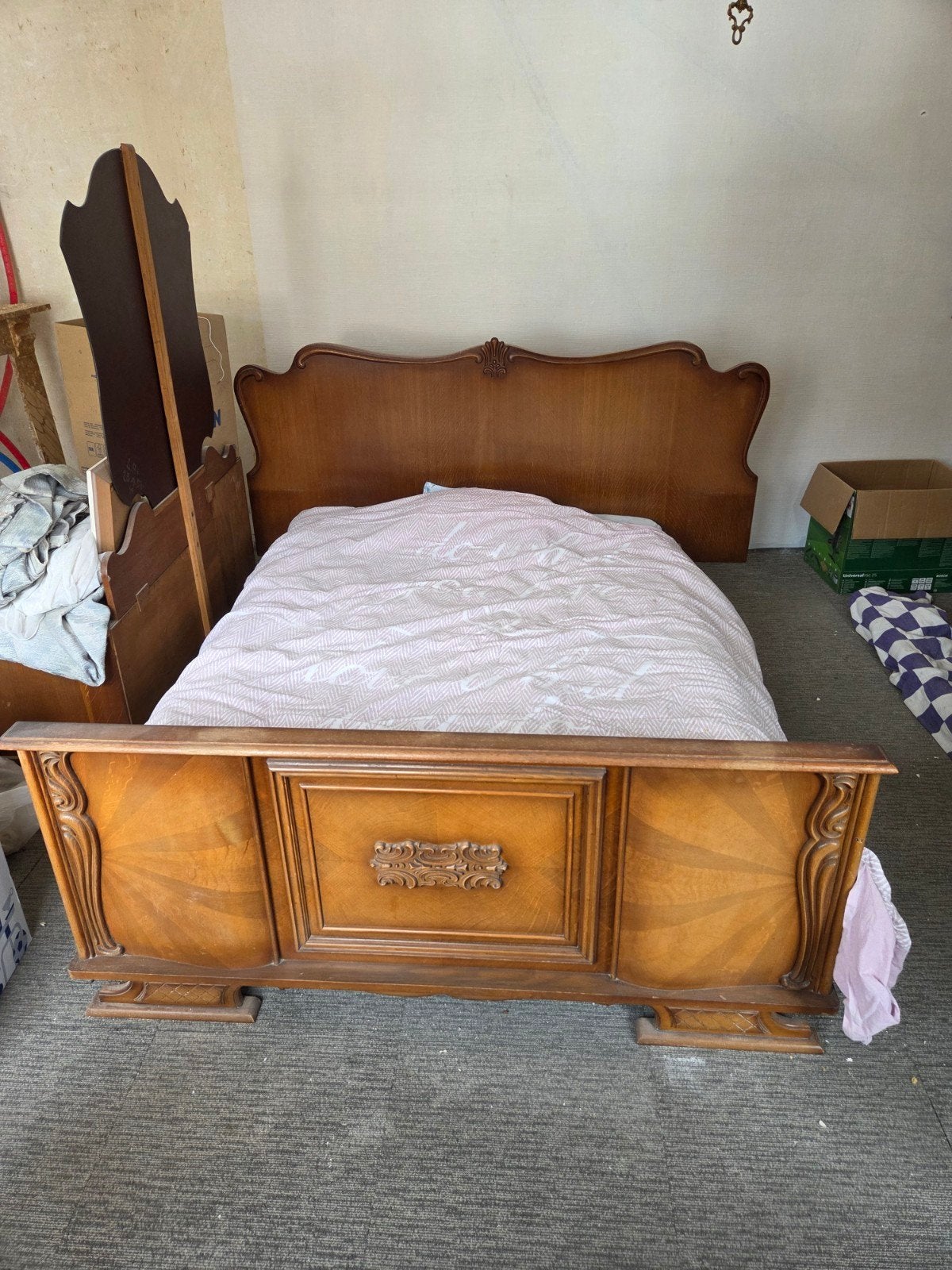 Vintage houten tweepersoonsbed met houtsnijwerk, Antiek en Kunst, Ophalen