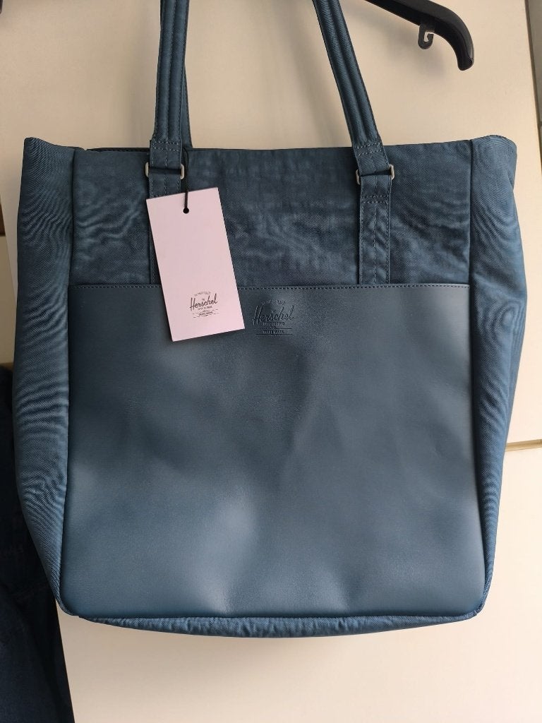 Herschel Orion Tote Bag + Matching Pouch, Bijoux, Sacs & Beauté, Sacs | Sacs à bandoulière, Neuf, Autres marques, Cuir, Enlèvement ou Envoi