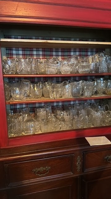 Melkkannetjes in glas, Ophalen