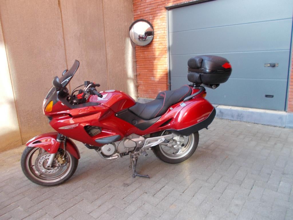 Moto, Motos, Motos | Honda, Particulier, Tourisme, plus de 35 kW, 2 cylindres, Permis Moto A, Transmission par cardan, Enlèvement