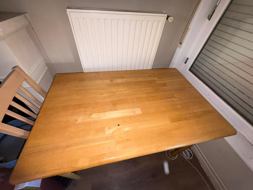 Kleine houten tafel