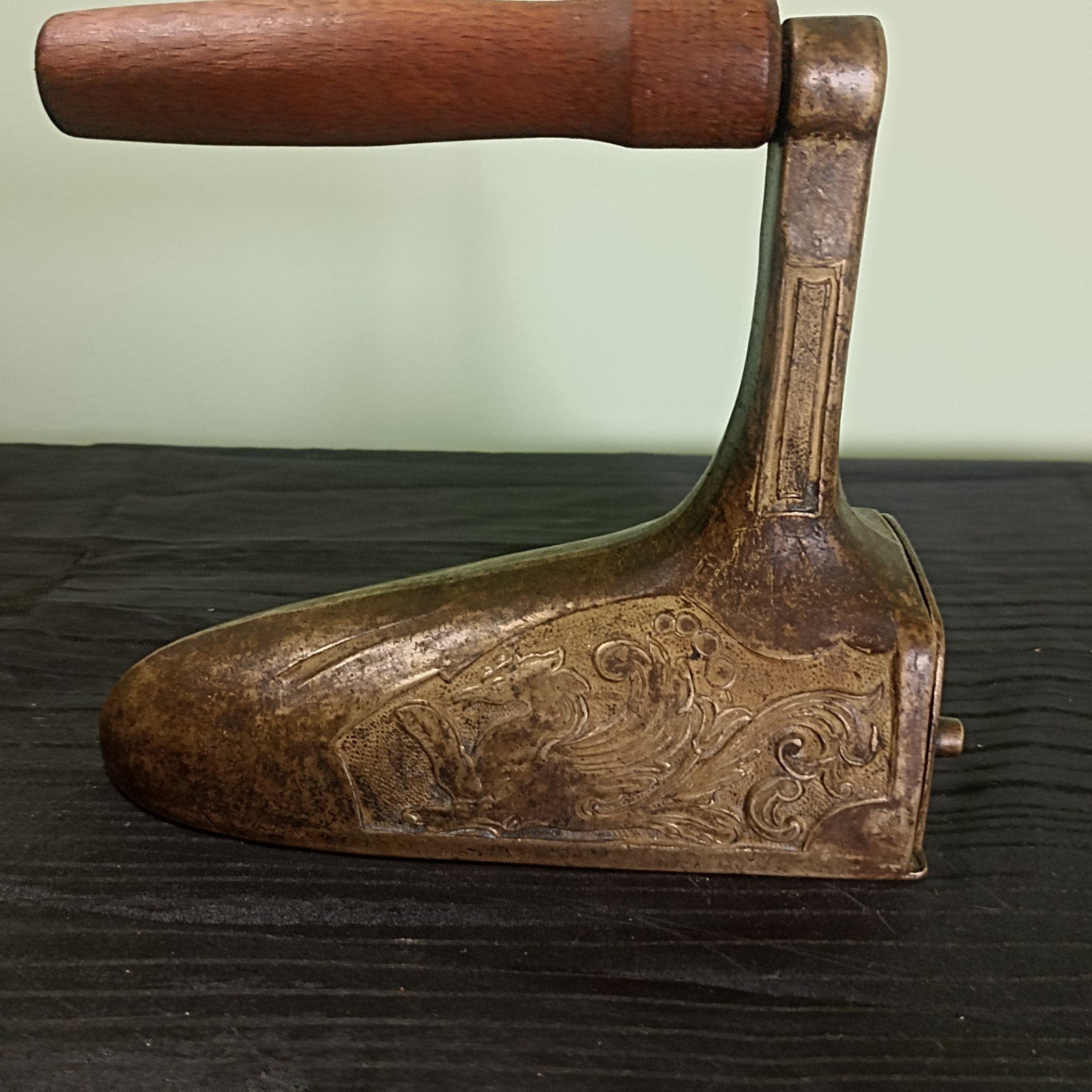 Antiek Messing Ossentong Strijkijzer met Draak/Chimère – ca., Verzenden