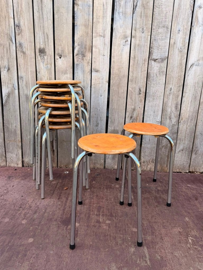 Tabourets en bois sablé avec chrome (18 en stock)