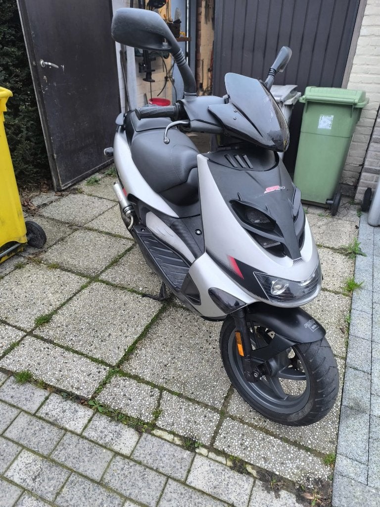 Aprilia sr50, Aprilia, 1 vitesses, 70 cm³, Classe B (45 km/h)
