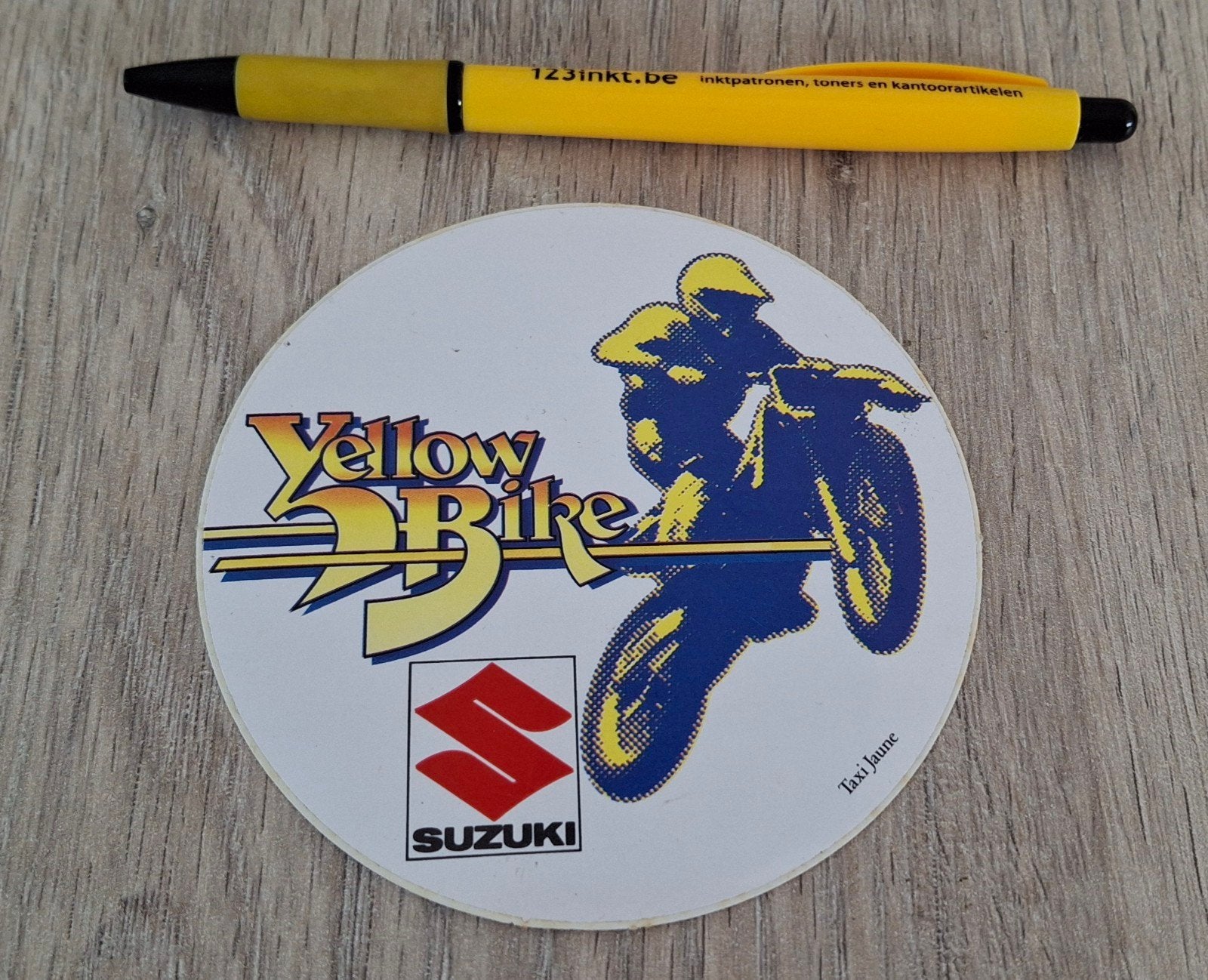 vintage sticker moto merk Suzuki Yellow Bike, Ophalen of Verzenden, Zo goed als nieuw, Auto of Motor
