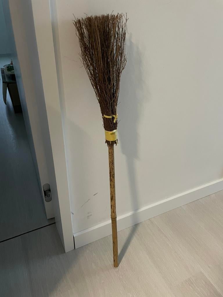 Bezem, Ophalen, Zo goed als nieuw