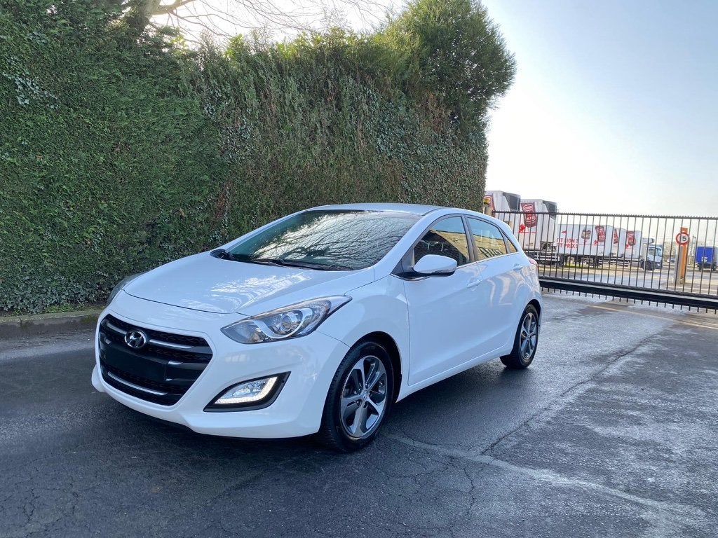 • Hyundai i 30 1.4i essence/2016/58000.km/Euro.6, Autos, Hyundai, Achat, Euro 6, Entreprise, Boîte manuelle
