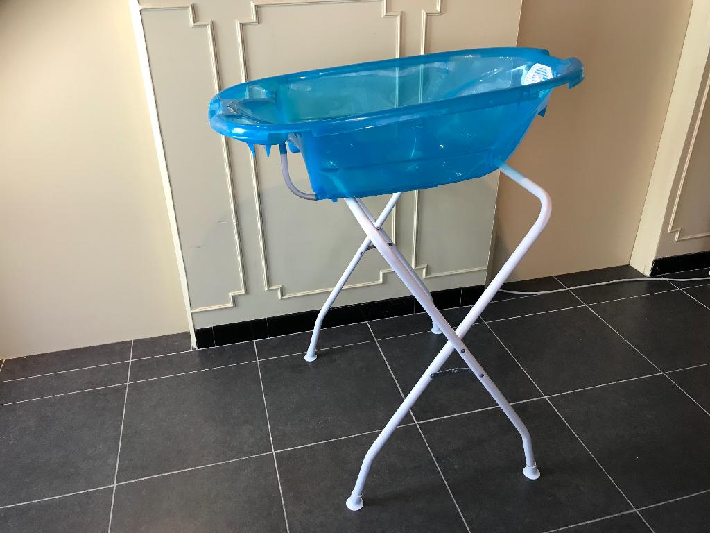 Ergonomische transparante badkuip op opvouwbare standaard, Zo goed als nieuw, Badje, Standaard, Ophalen