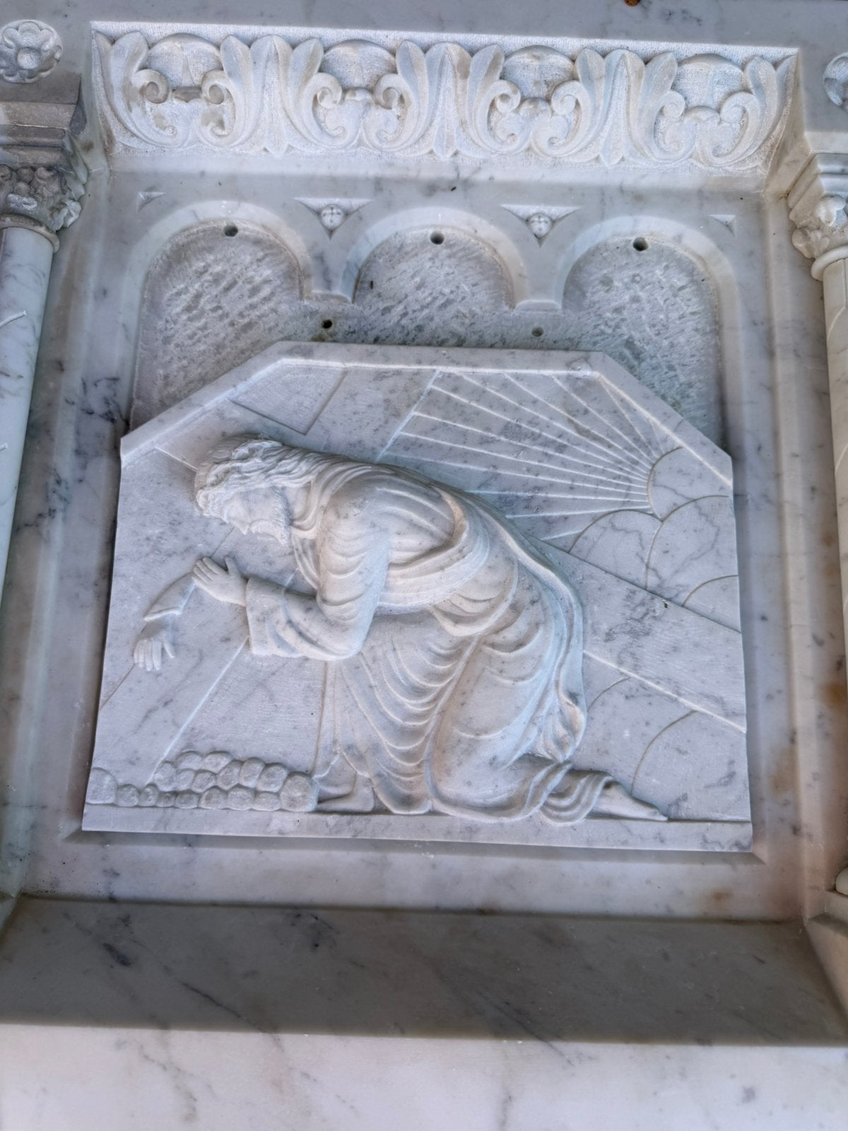Important haut-relief en marbre – Christ portant sa Croix, Antiquités & Art, Enlèvement