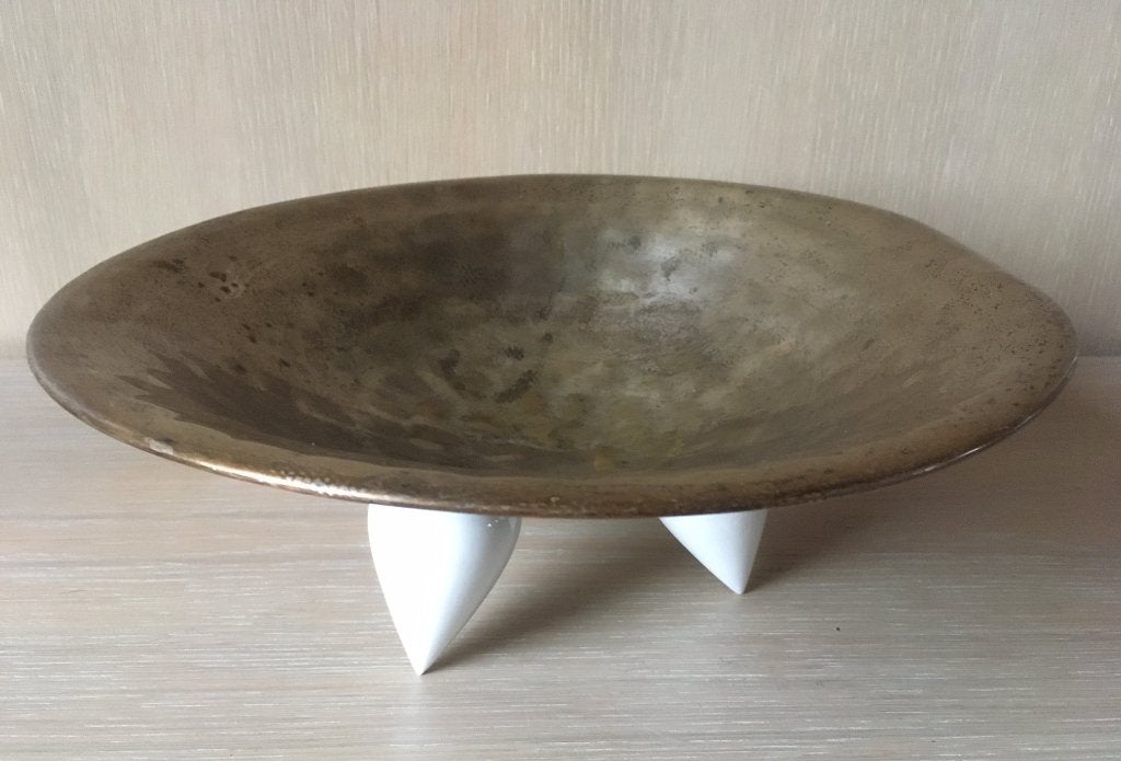 Coupe UFO Memphis postmoderne avec pieds coniques, Massif, 12 cm, Plat, Métal