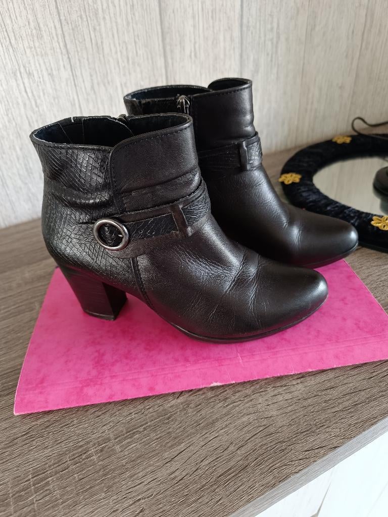 Mooie zwarte laarsjes Laura Di Sarpi maat 38, Enlèvement ou Envoi, Boots et Botinnes, Porté, Laura di Sarpi