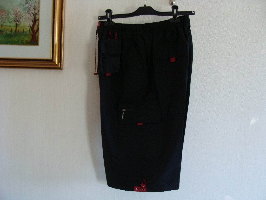 1 short noir, taille XL, 1 short kaki, taille 54, Vêtements | Hommes, Pantalons, Comme neuf, Taille 56/58 (XL), Autres couleurs