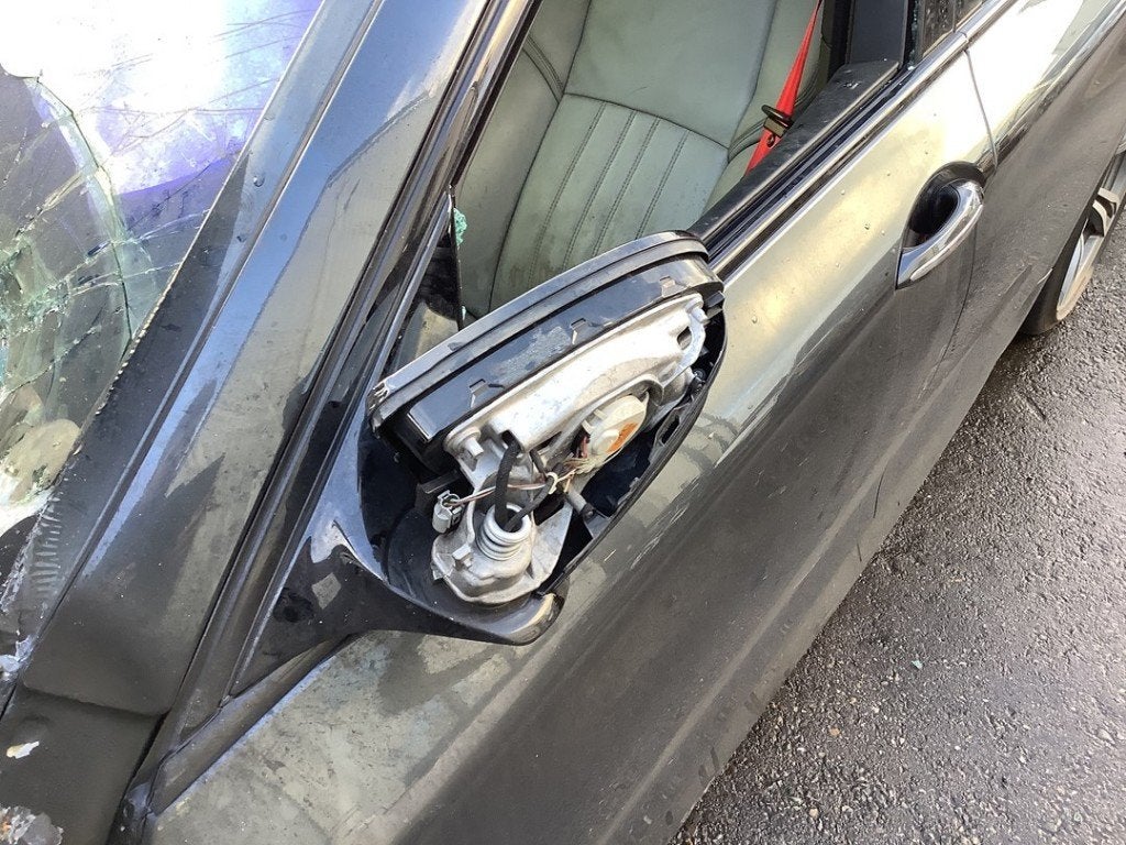 SPIEGEL LINKS BMW 5 serie (F10) (01-2009/10-2016), Gebruikt, BMW, Petuelring 130
80809  München, DE, Bayerische Motoren Werke AG
