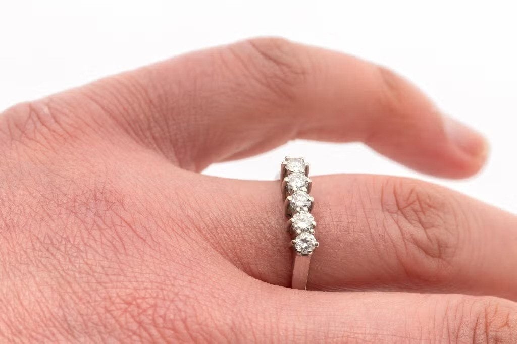 Diamanten 14k gouden rij alliance ring dame briljant luxe, Ophalen of Verzenden, Zo goed als nieuw, Dame of Heer, Met edelsteen