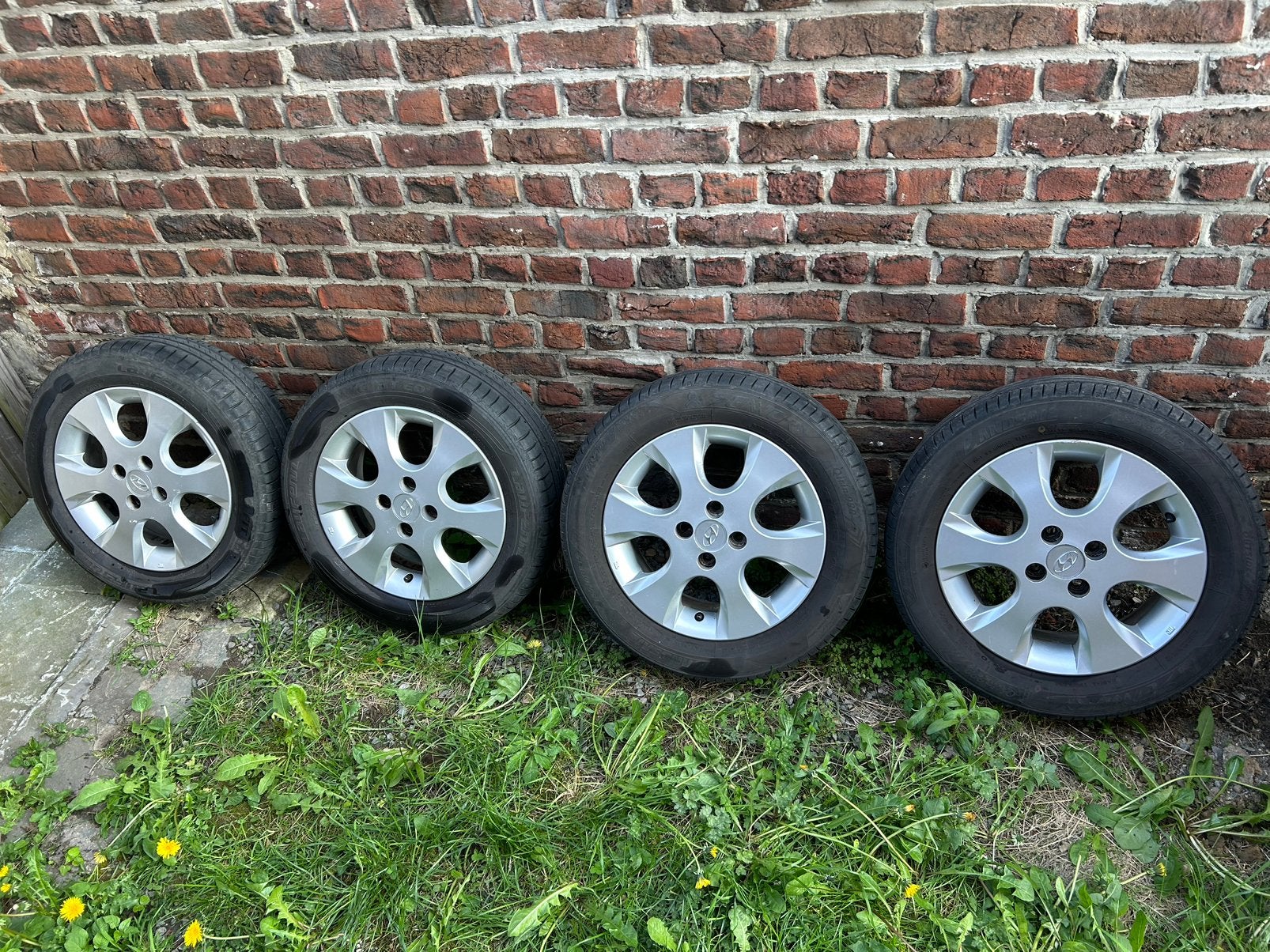 Jantes avec pneus pour hyundai 185/60R15, Autos : Pièces & Accessoires, 15 pouces, Pneus et Jantes, Véhicule de tourisme, Pneus été
