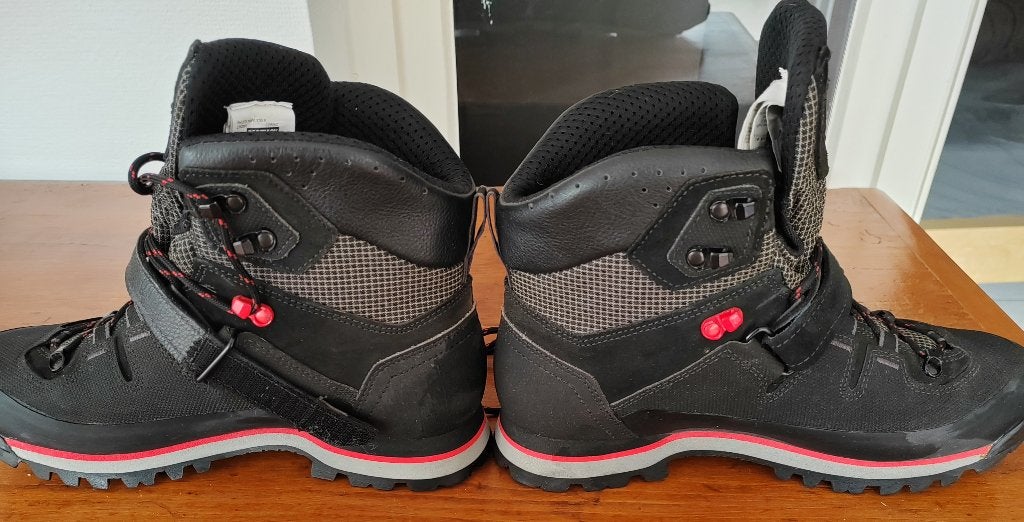 CHAUSSURES DE RANDONNÉE, Enlèvement, Chaussures