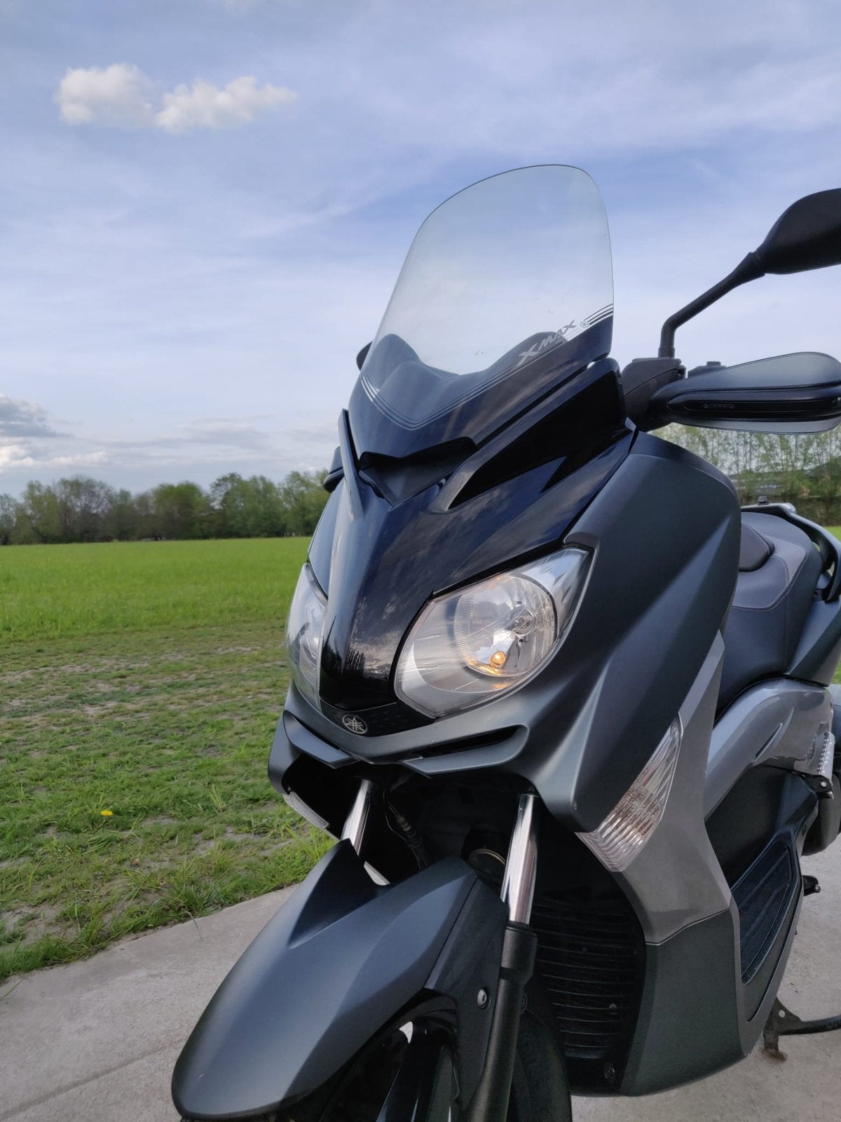 X MAX 250 NIEUWSTAAT TE KOOP, Motoren, Motoren | Yamaha, Particulier, Scooter, 12 t/m 35 kW, 4 cilinders, Motorrijbewijs A, Automaat