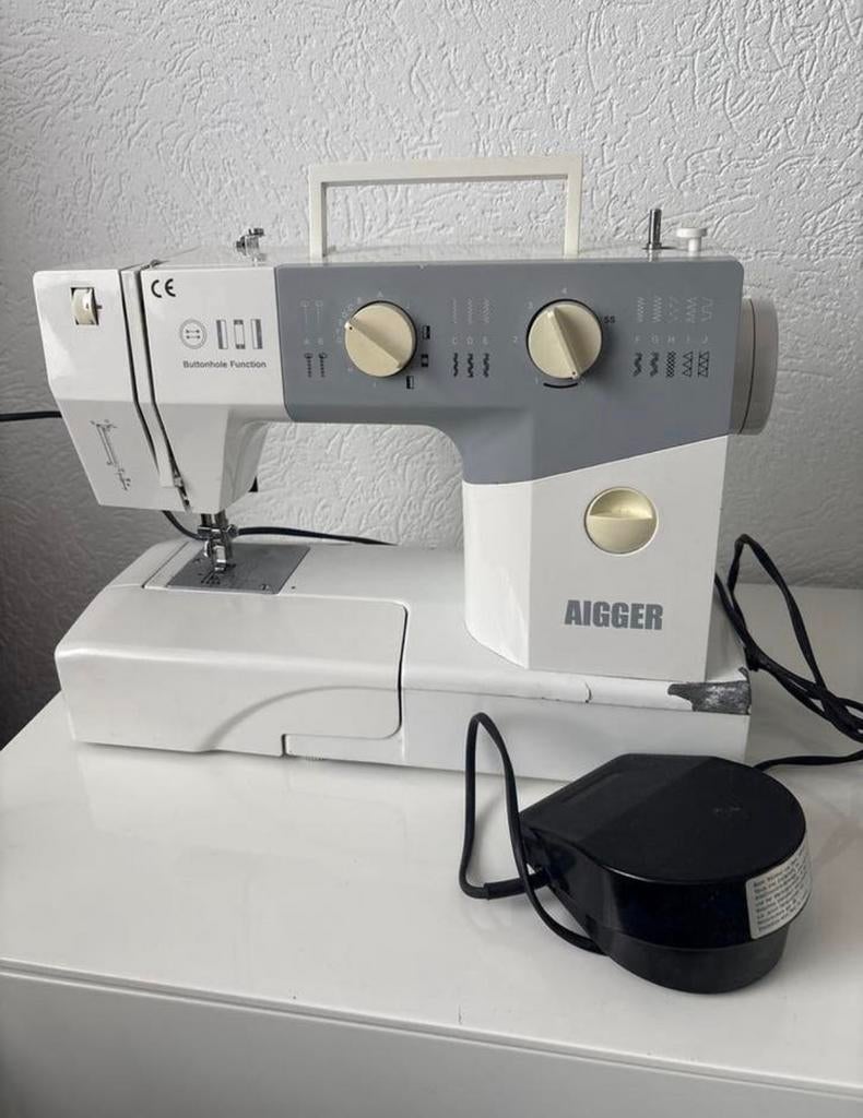 AIGGER, Hobby en Vrije tijd, Naaimachines en Toebehoren, Ophalen, Zo goed als nieuw, Naaimachine